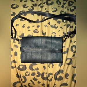 Harvey’s seatbelt multi use bag